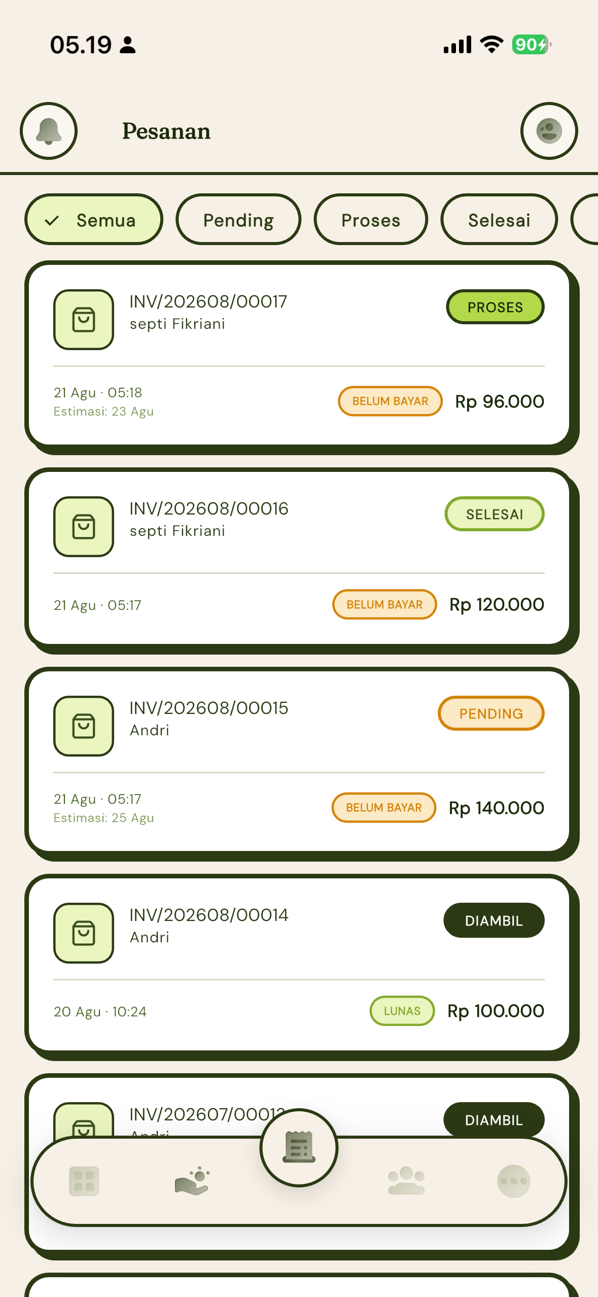 Tampilan Daftar Pesanan di aplikasi Karyawan ngelaundry